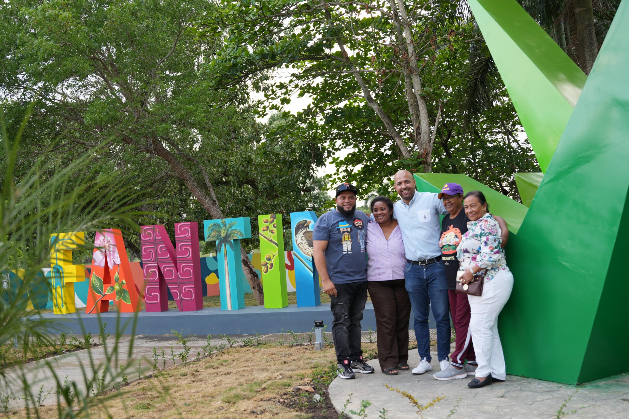 Alcalde Gaby Padilla entrega cuatro obras, entre ellas dos nuevos parques, una cancha de baloncesto y remozamiento de un callejón peatonal