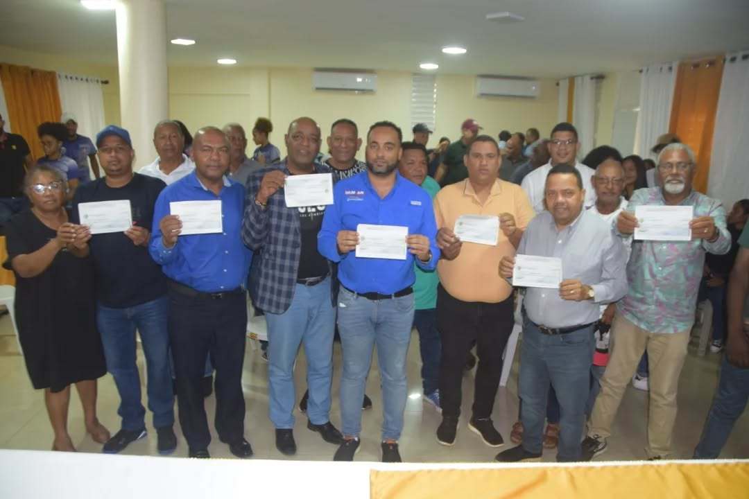 Alcaldía de Fantino recibiendo y de inmediato dando Primer Picazo a nuevas obras con fondos de FOMISAR.