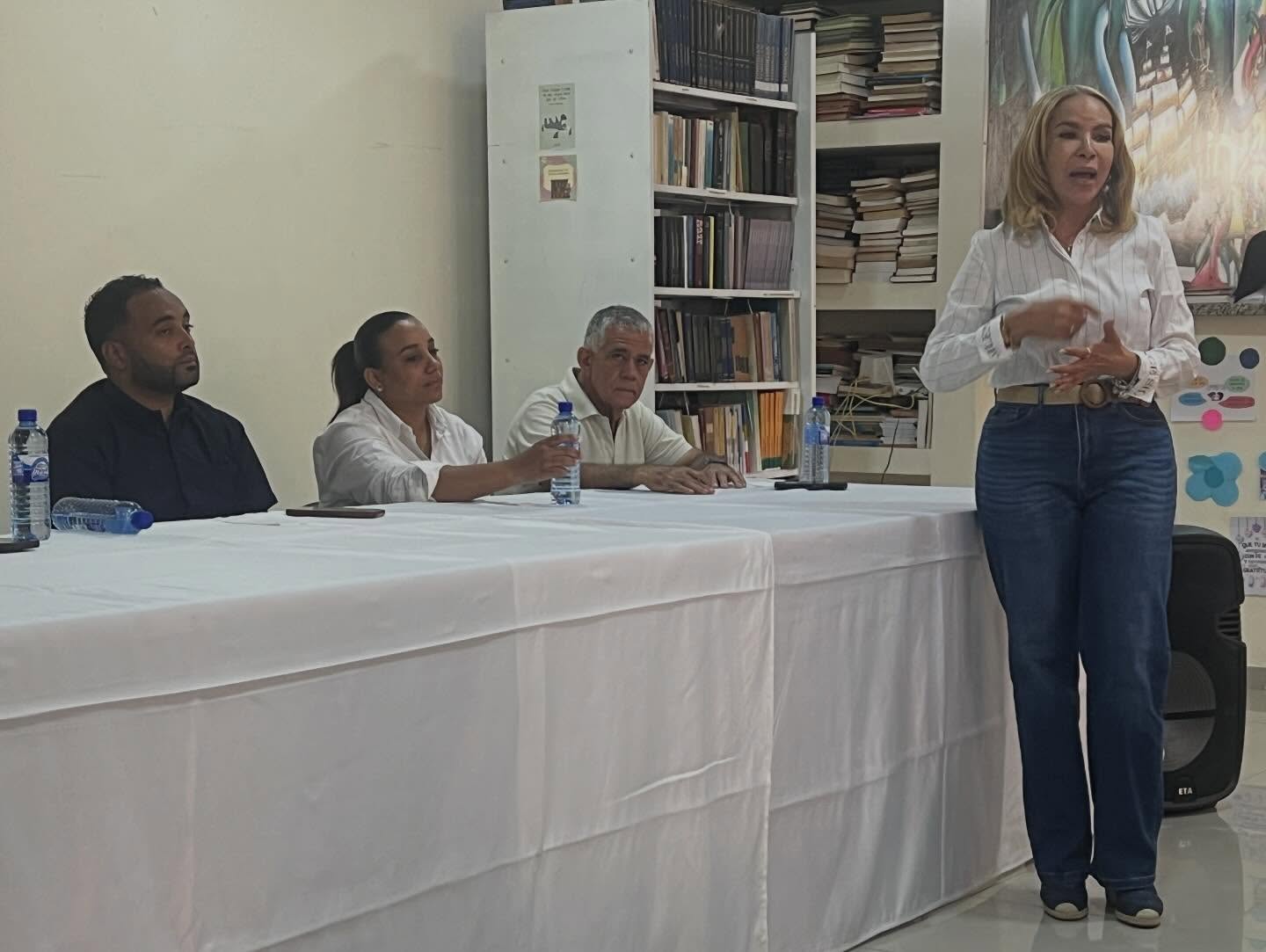 Alcalde de Fantino se reúne con directivos de Supérate.