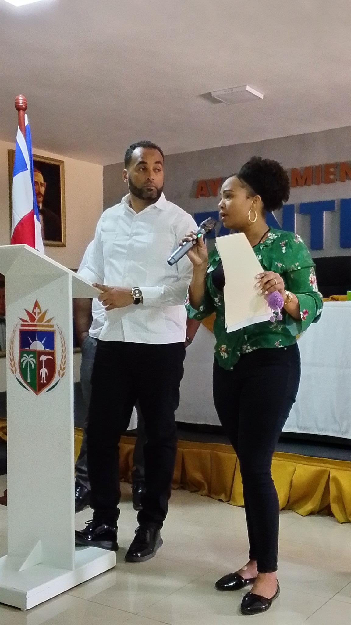 Acto de juramentación de los miembros de la Comisión Electoral Municipal, a los fines de elegir al Oficial de Ética Gubernamental de la séptima convocatoria, en cumplimiento con la ley.