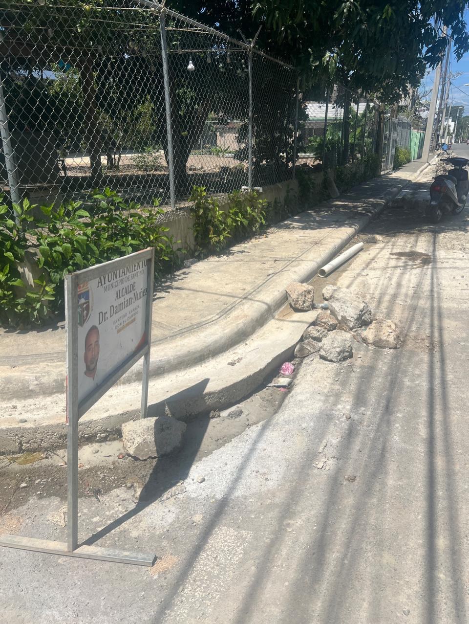 ALCALDÍA FANTINO: MÁS ACERAS Y CONTENES