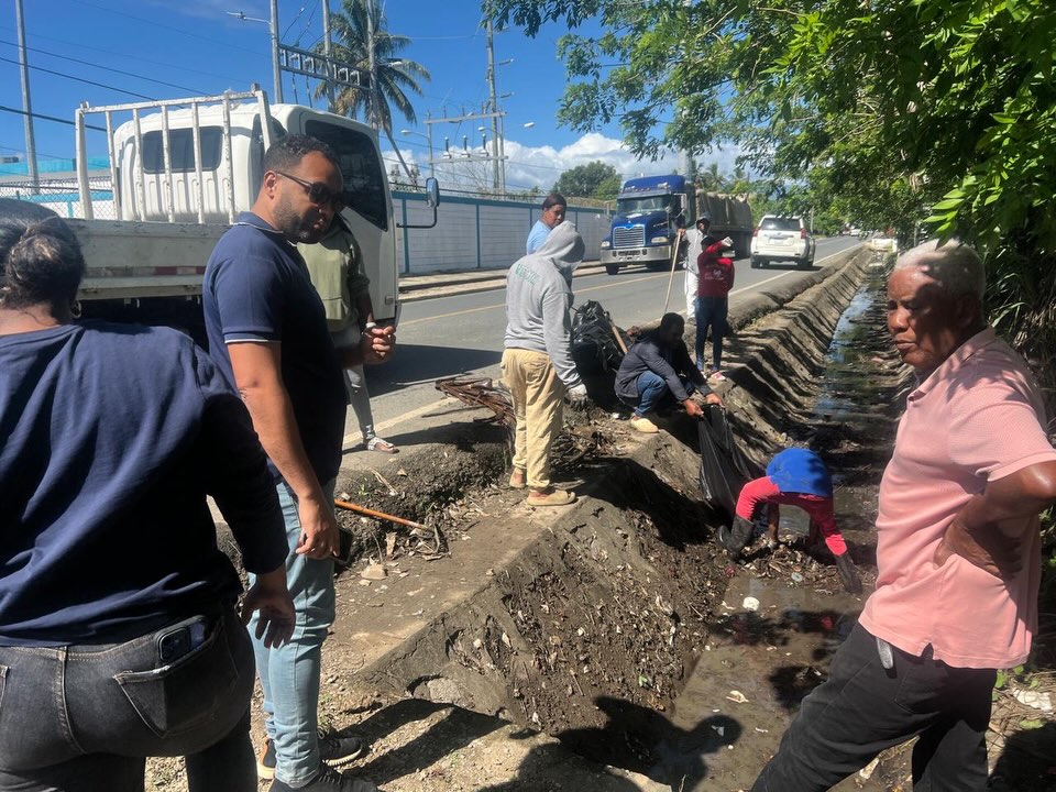 La Alcaldía y el Ministerio de Obras Públicas dan respuesta a problemáticas denunciadas en Piña Vieja.