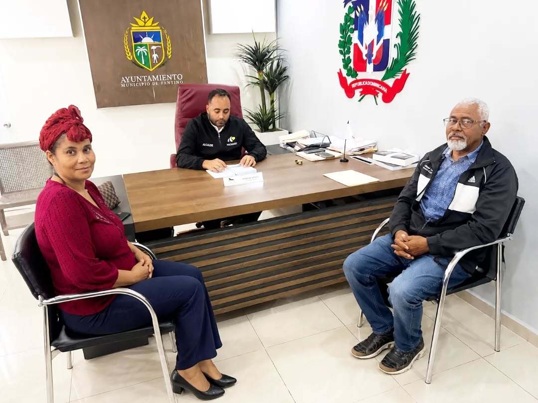 Alcalde de Fantino presenta plan de obras a representantes comunitarios |