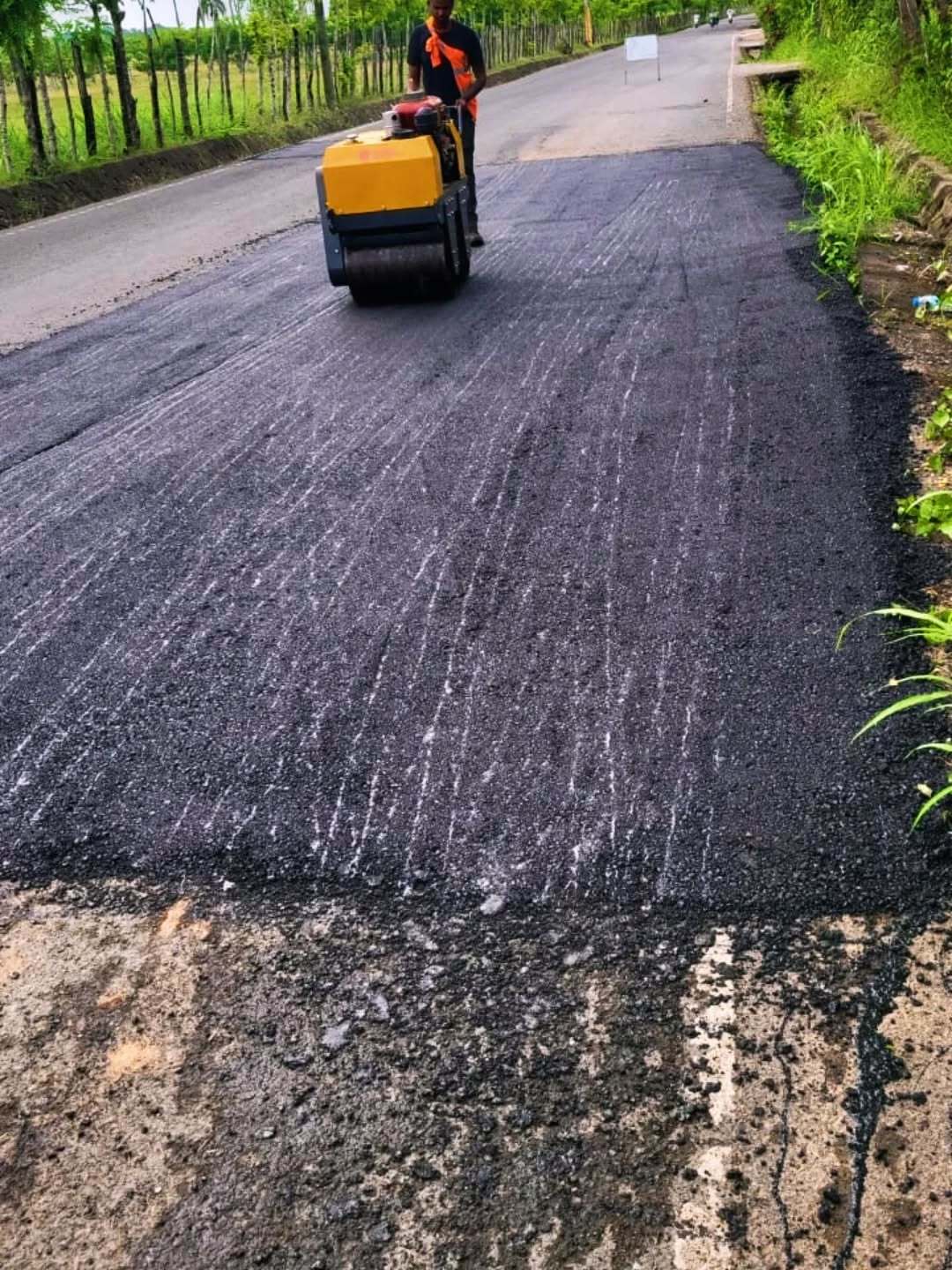 Alcaldía de Fantino realiza trabajos de bacheo en puente sobre el río Cuayá y vías de Hato Mayor |
