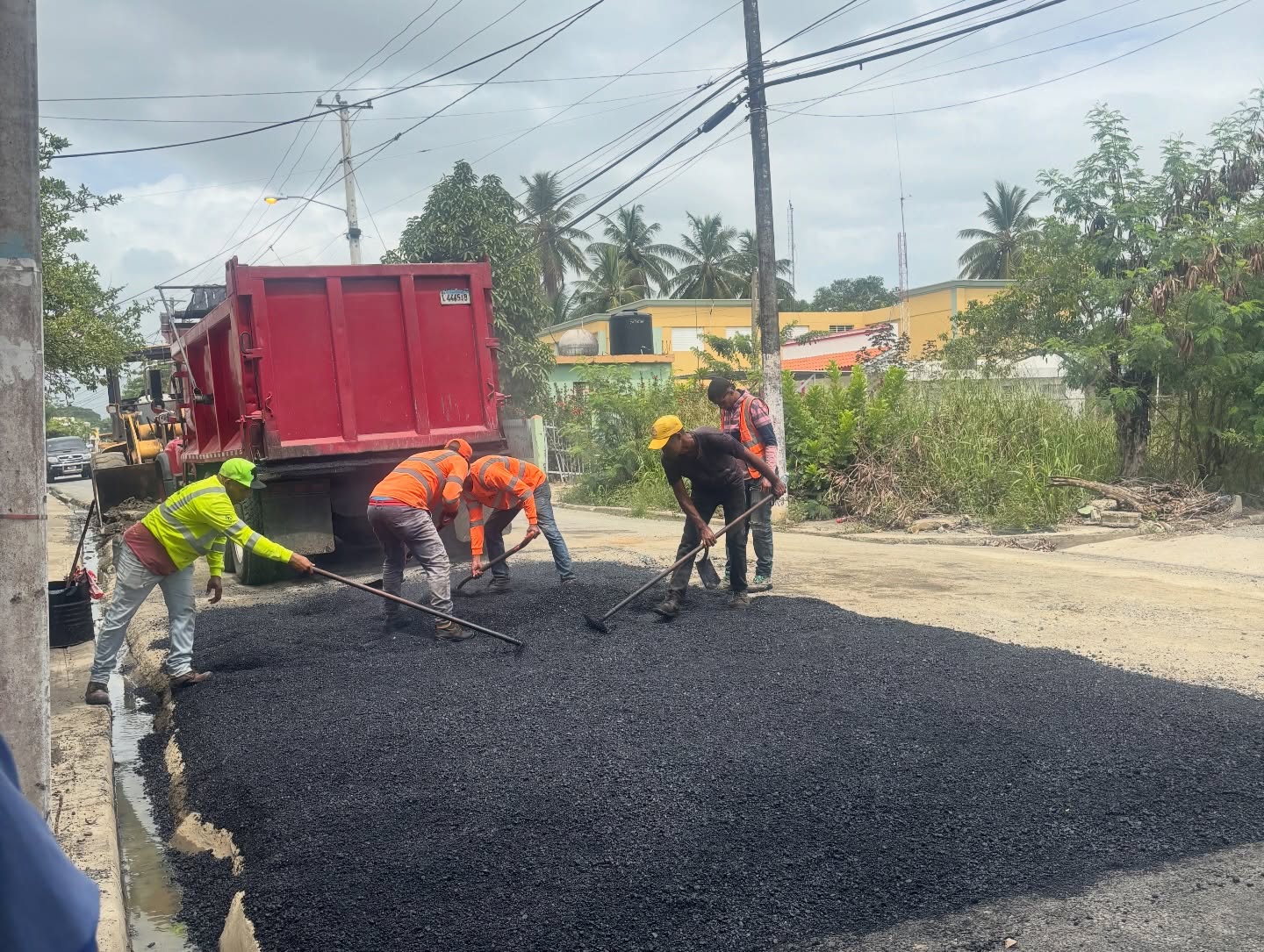Bacheo y avances en la fase final construcción del puente cajón